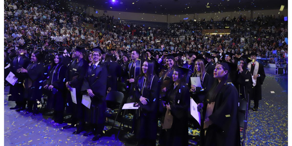 La UACJ presenta a una generación de profesionistas