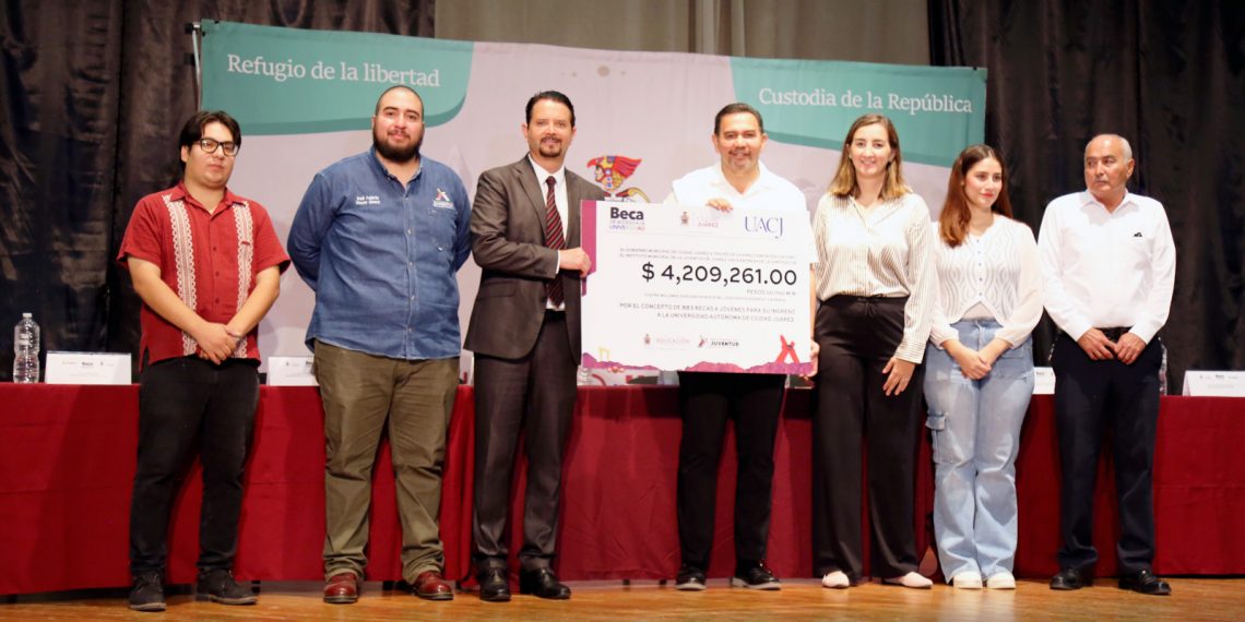 Reciben 883 estudiantes Becas de Acceso a la Universidad