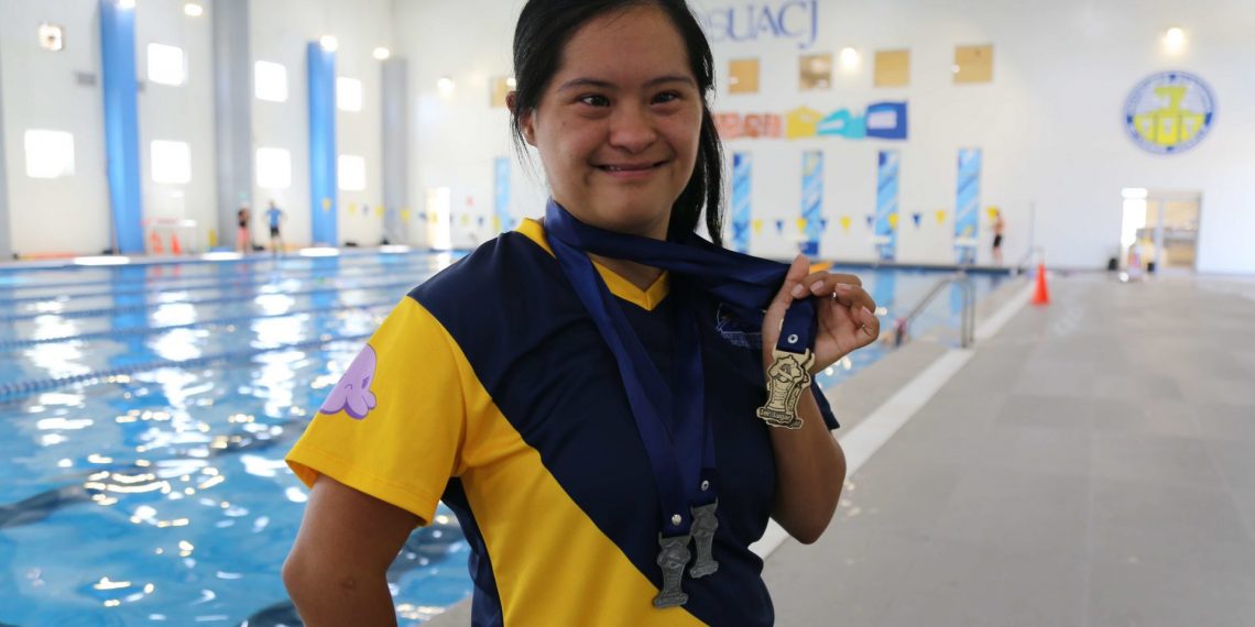 Oro en el Centro Acuático Universitario