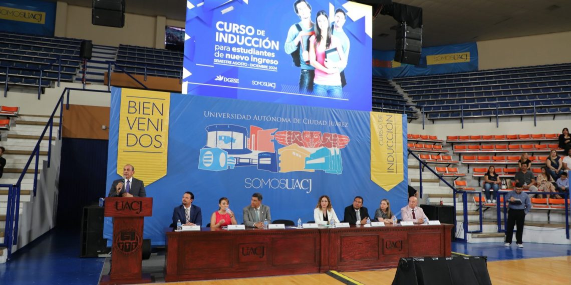 Un nuevo comienzo: La UACJ recibe a padres e hijos con entusiasmo