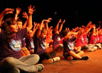 Exponen talentos de campamento cultural UACJ