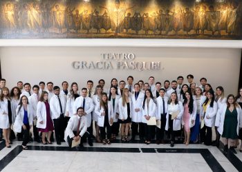 Rinden juramento 89 nuevos médicos cirujanos egresados de la UACJ