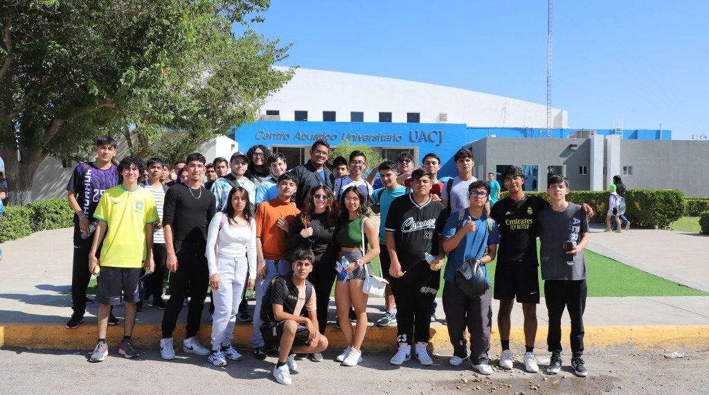 Recorren instalaciones deportivas alumnos de nuevo ingreso a la UACJ