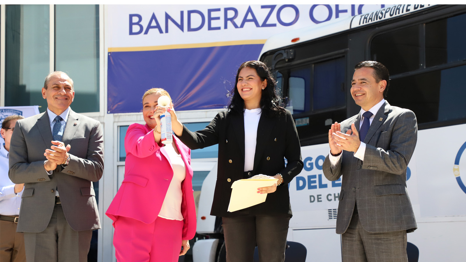 Entregan nuevas unidades de Indio Bus a alumnos de Ciudad Universitaria