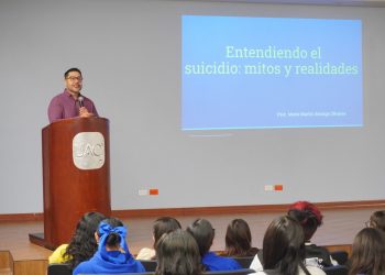 Reflexionan universitarios los mitos y realidades del suicidio