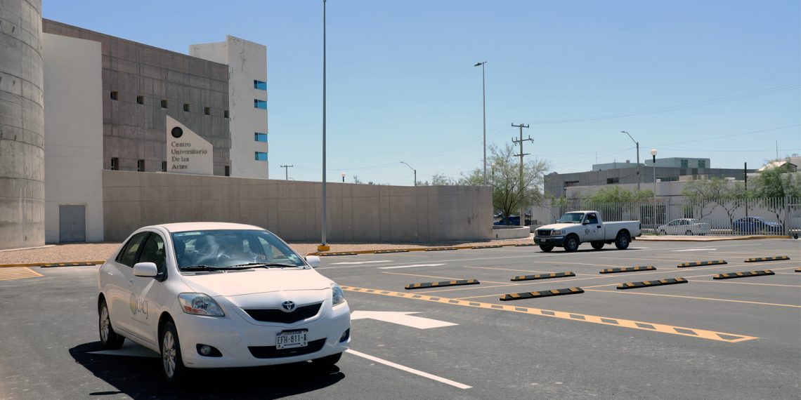 Galería | Inauguran estacionamiento en el área de las artes de la UACJ