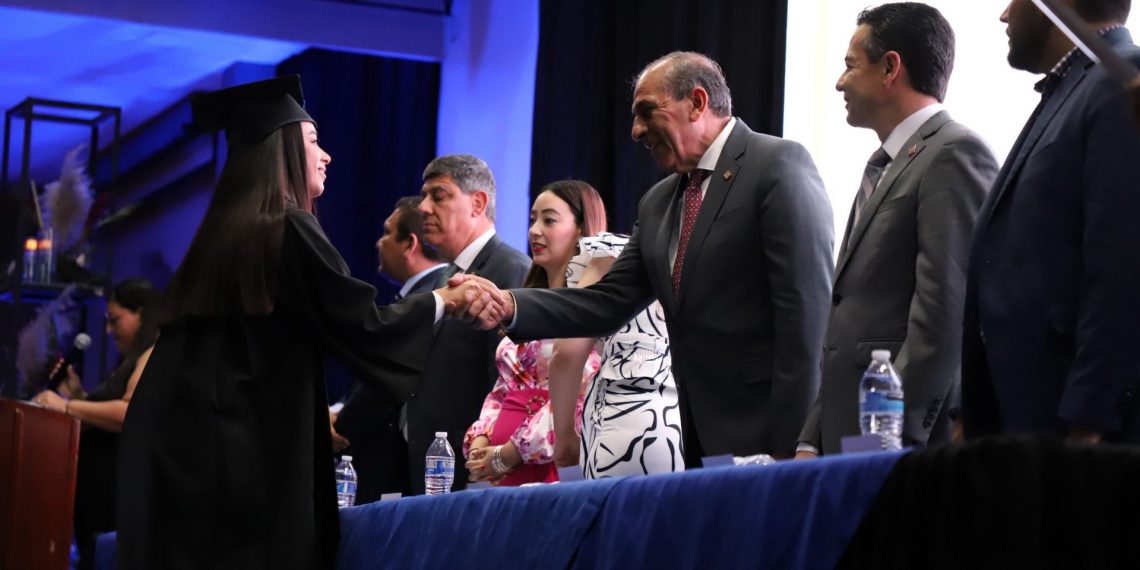 UACJ celebra la graduación de una generación más de profesionistas
