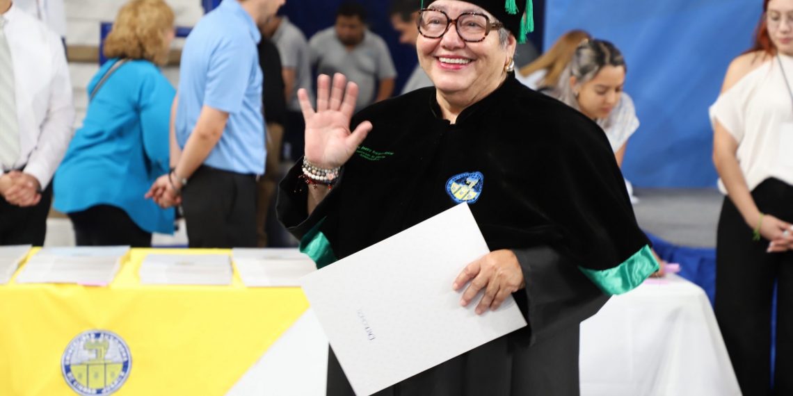 Entrega la UACJ a la sociedad a 602 nuevos profesionistas | GALERÍA