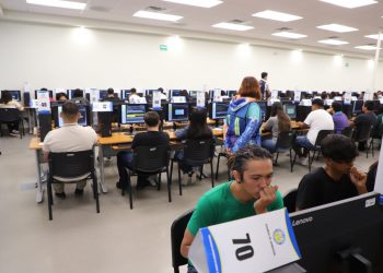 Buscan más de 7 mil aspirantes acceder a la UACJ