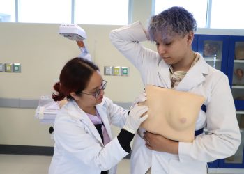 Promueven la autoexploración y detección oportuna del cáncer de mama en la UACJ