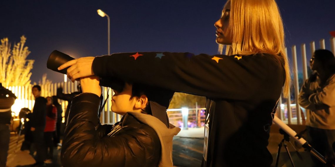 Comparten una Noche de Estrellas