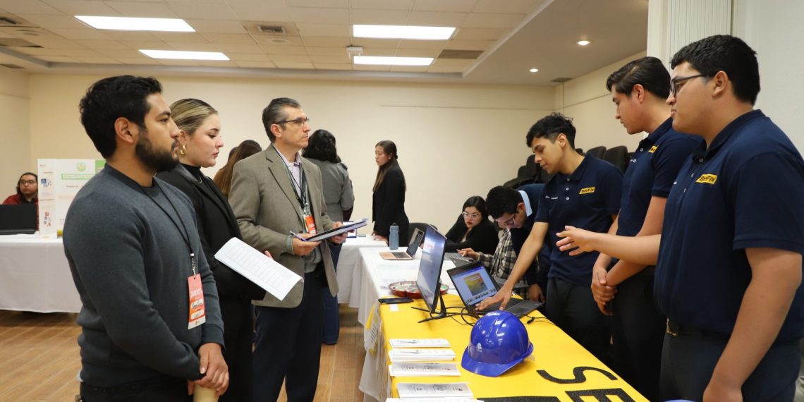 GALERÍA | Impulsan el Espacio Emprendedor en la UACJ