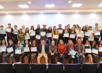 Universitarios se capacitan en liderazgo 