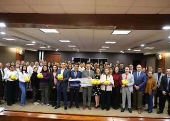 Entrega la UACJ donativo simbólico a la Fundación Teletón Chihuahua