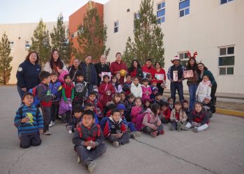 Comparten una Navidad con sonrisas
