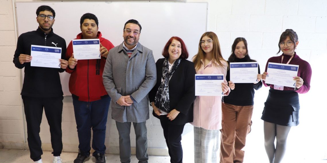 Reconocen a alumnos de Arquitectura por actividad COIL
