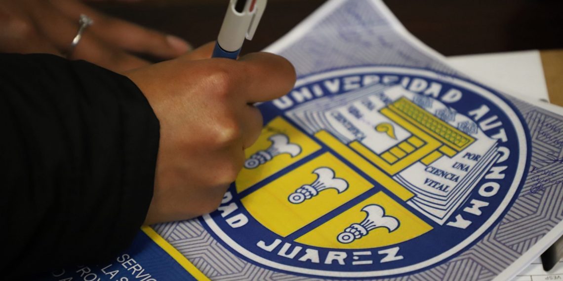 Asignan plazas a estudiantes de Medicina y Enfermería