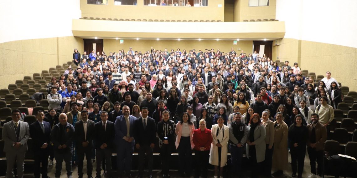 Reciben a 712 estudiantes de nuevo ingreso en el ICB
