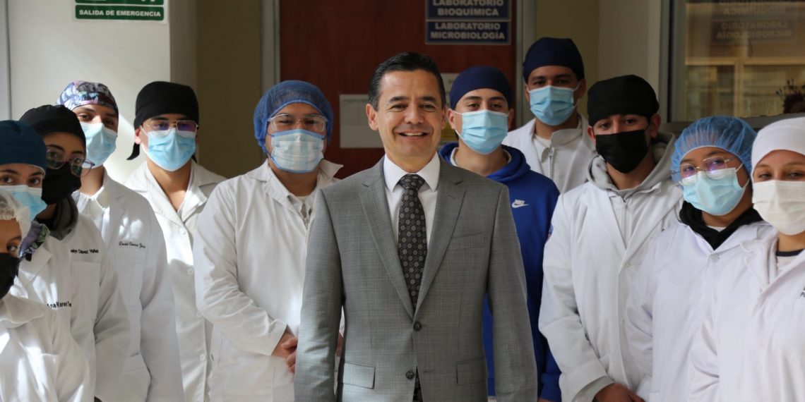 Da la bievenida rector de la UACJ a estudiantes de la Extensión Multidisciplinaria en Cuauhtémoc