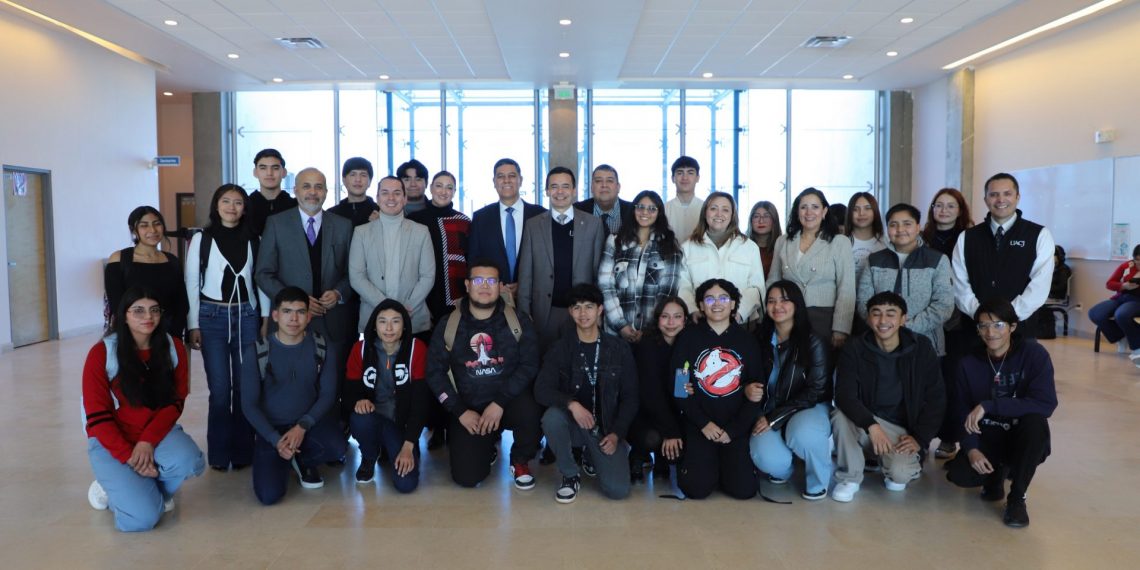Visita rector de la UACJ la Extensión Multidisciplinaria en Ciudad Universitaria
