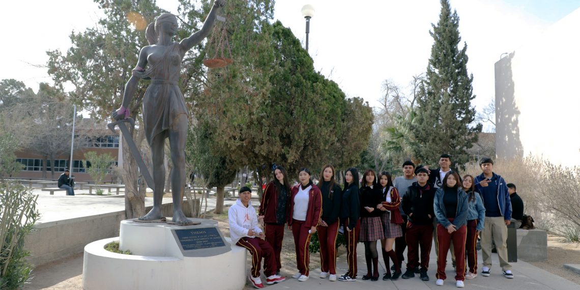 ICSA de la UACJ recibe a estudiantes de preparatoria