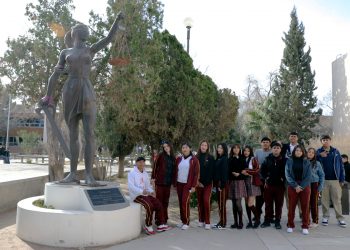 ICSA de la UACJ recibe a estudiantes de preparatoria