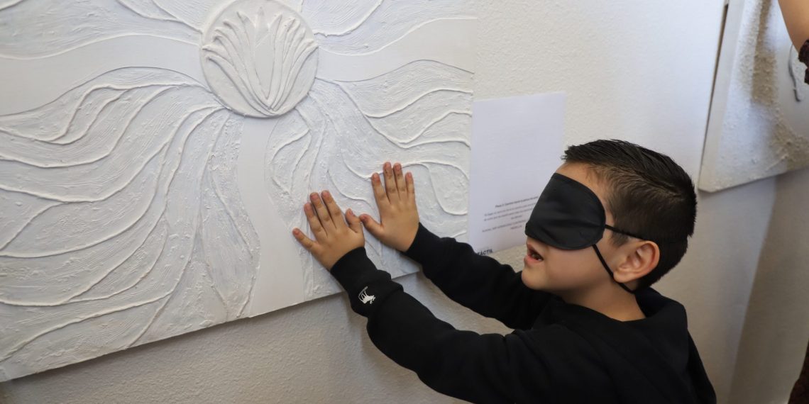 El arte para todos por medio de la Danza Táctil