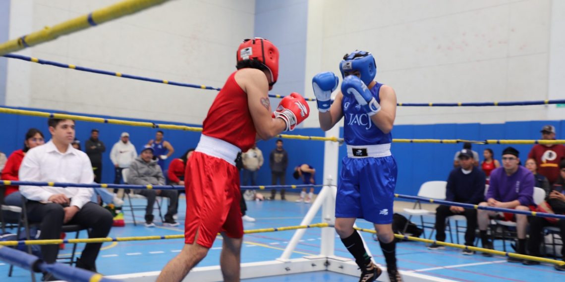 Flamante función de box en el Complejo Deportivo de la UACJ