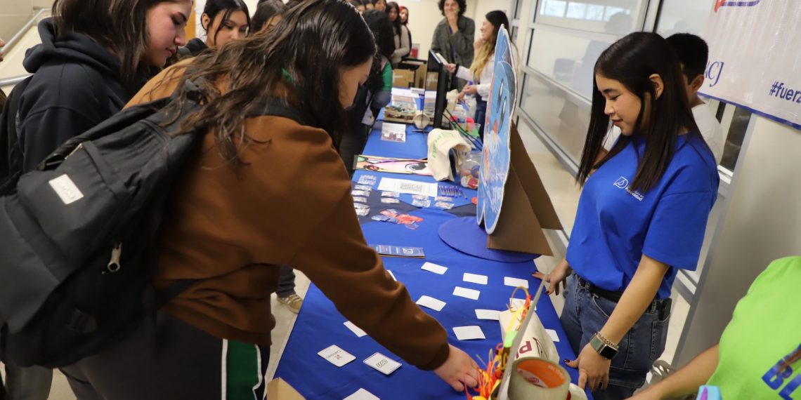 Más de mil alumnos de preparatoria conocen la oferta educativa de la UACJ