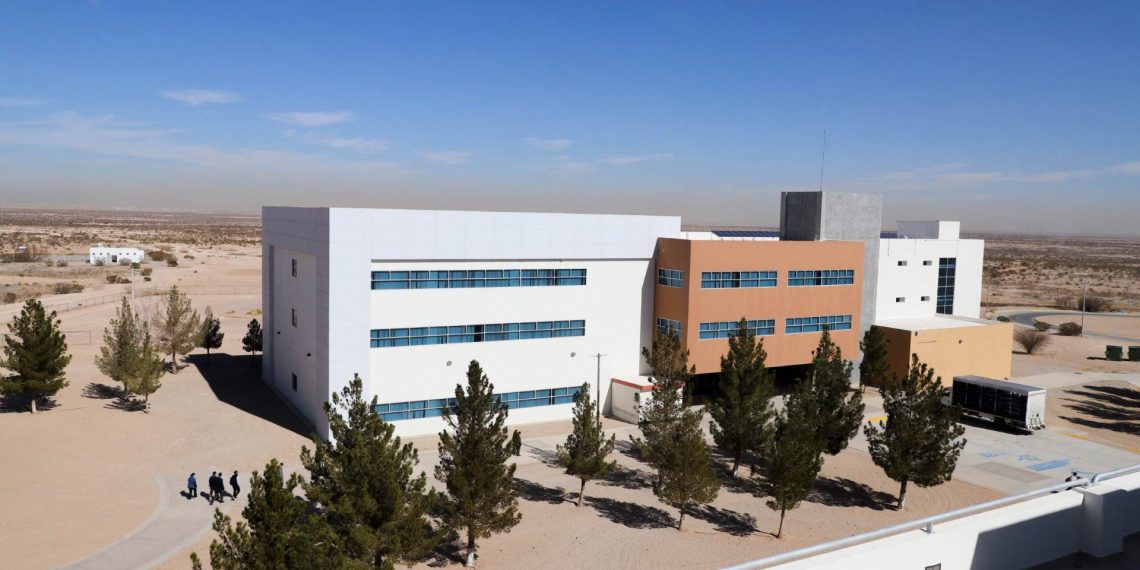 Compromiso y solidaridad en la UACJ: Estudiante de CU auxilia a persona con Síndrome de Down extraviada