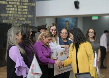 Funcionaria de la UACJ es reconocida como Chihuahuense Destacada