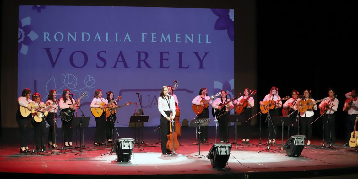 La UACJ realiza Serenata Romántica