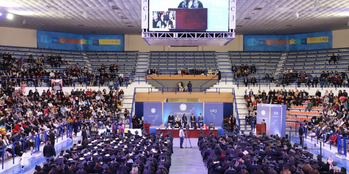 Graduación de alumnos del ICB y el IIT en la UACJ