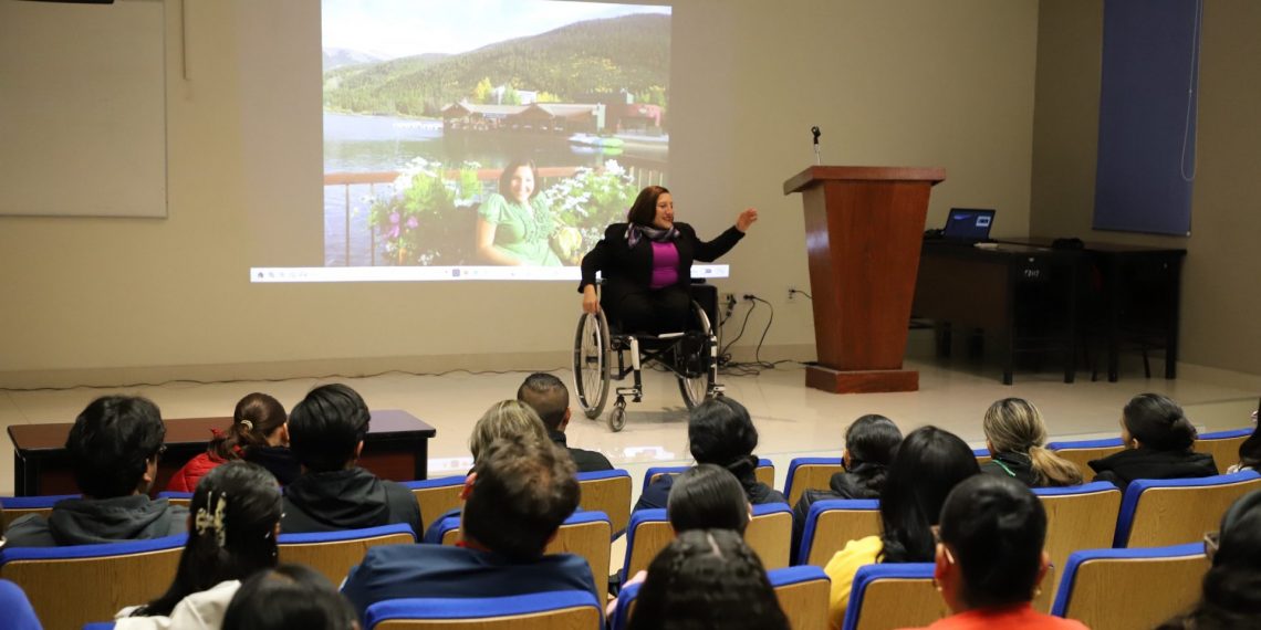 Mujeres que inspiran: Sandra Nava García comparte su historia de superación en la UACJ