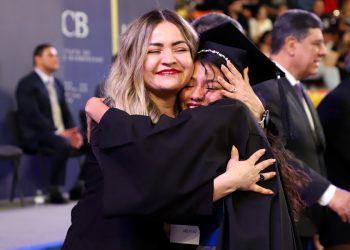 Alcanzan su logro académico: UACJ presenta a los nuevos profesionistas del país