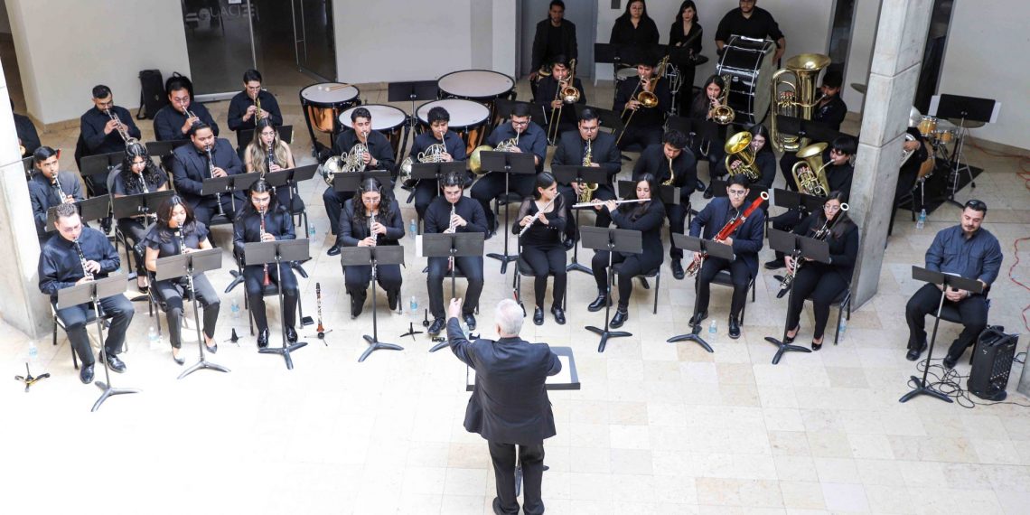 Un viaje musical a Bulgaria a través de la Matiné Banda de la Sinfónica de la UACJ