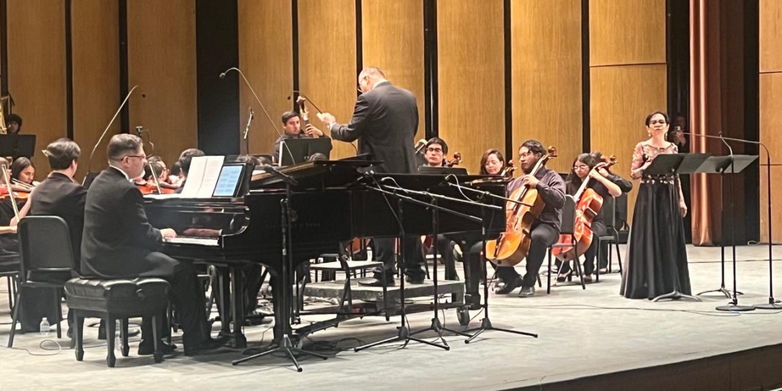 Matías Carbajal y la Orquesta Sinfónica Esperanza Azteca emocionan con el Concierto Sinfónico De Agua y Sal