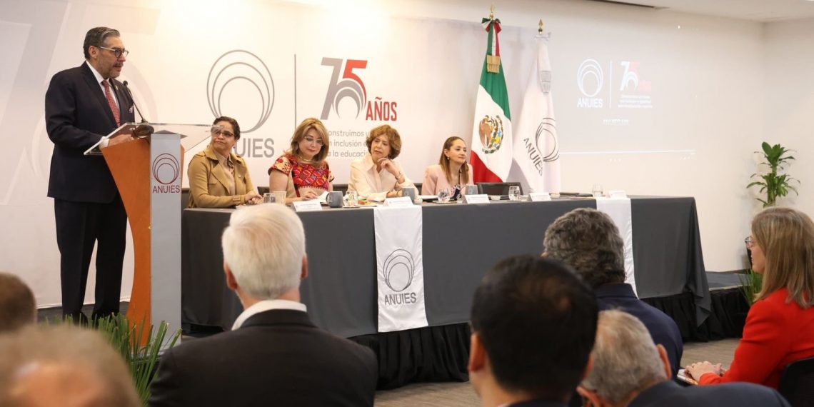 La UACJ, presente en el 75 aniversario de la ANUIES