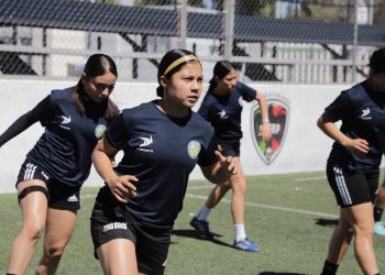 Arriban equipos de fútbol bardas femenil y béisbol de la UACJ a Durango para la Universiada Regional 2025