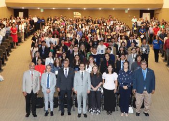 Reconocen a estudiantes ejemplares de la UACJ en ceremonia institucional