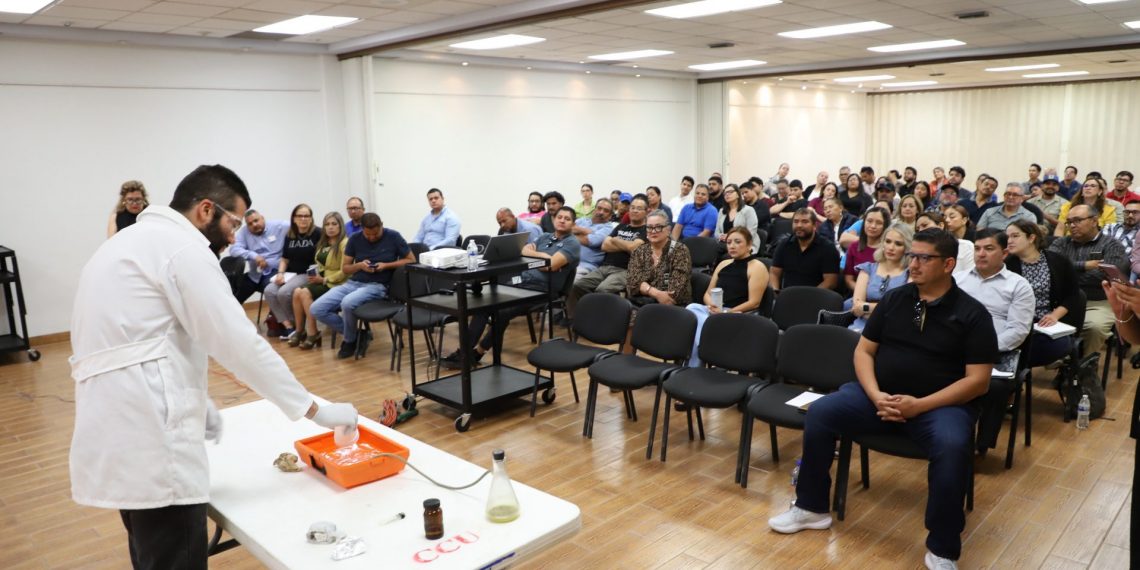 Se capacitan en la correcta disposición de residuos peligrosos desde la UACJ