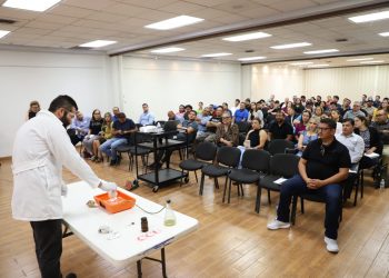 Se capacitan en la correcta disposición de residuos peligrosos desde la UACJ