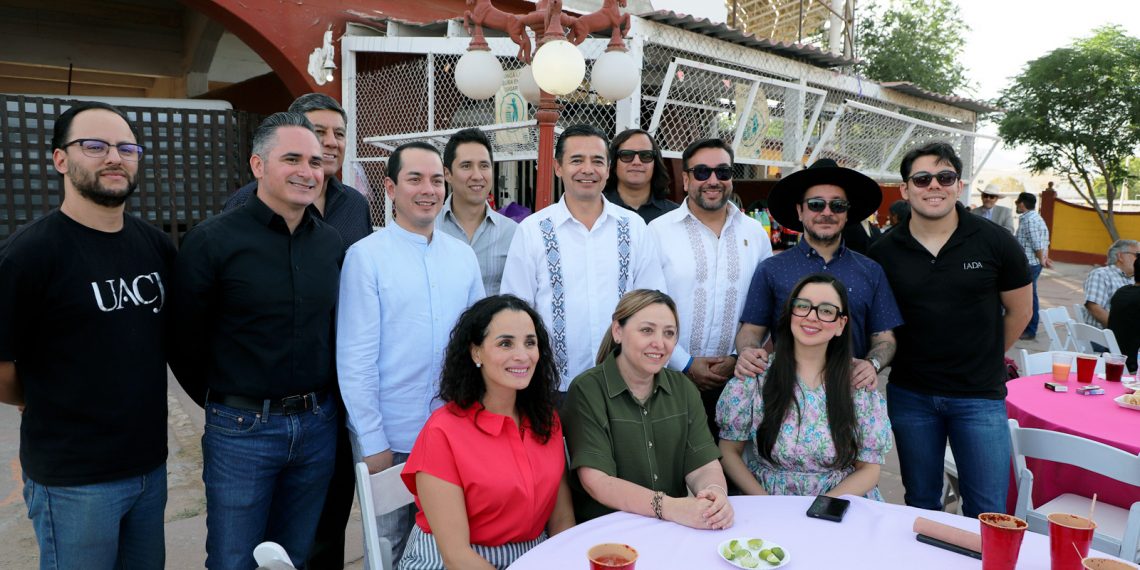 Así celebró la UACJ a sus maestras y maestros del IADA e IIT