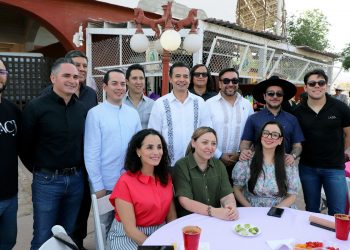 Así celebró la UACJ a sus maestras y maestros del IADA e IIT