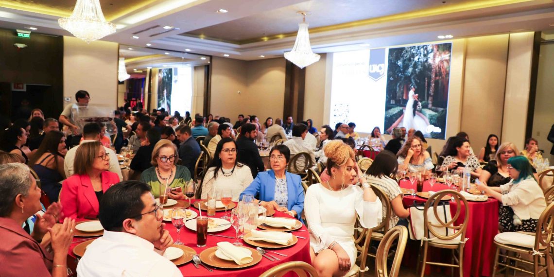 Celebran a docentes del ICB por el Día del Maestro