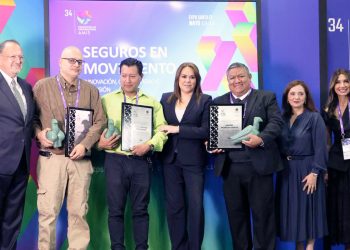 Catedrático consigue premio nacional por artículo de opinión