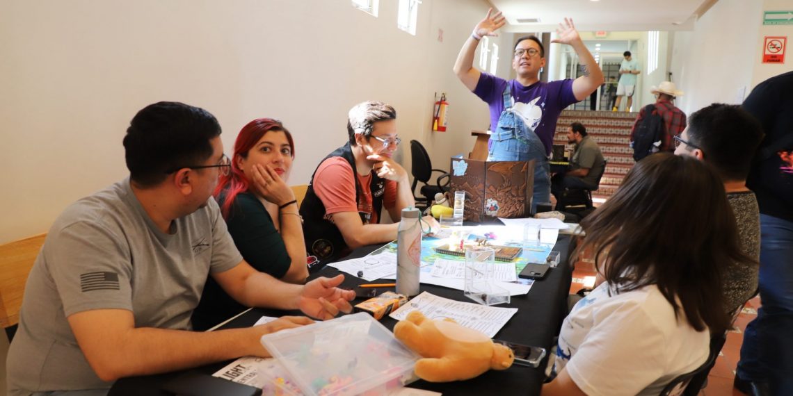 Tardes Geeks une a la comunidad juarense en el CCF con la cultura pop y tecnología