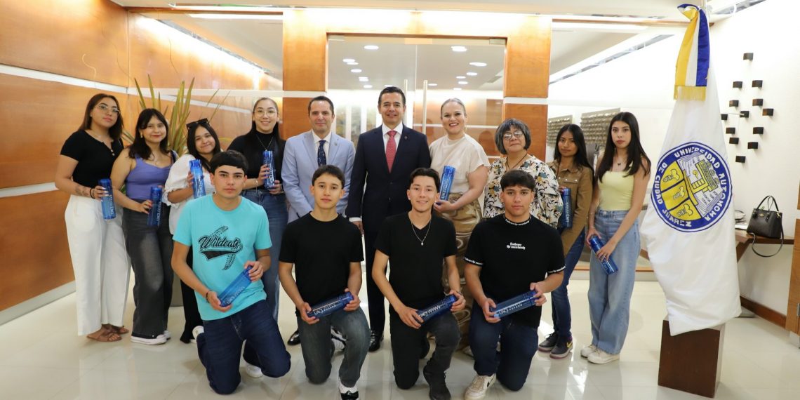 Alumnos del programa de Mercadotecnia de Nuevo Casas Grandes visitan instalaciones universitarias 