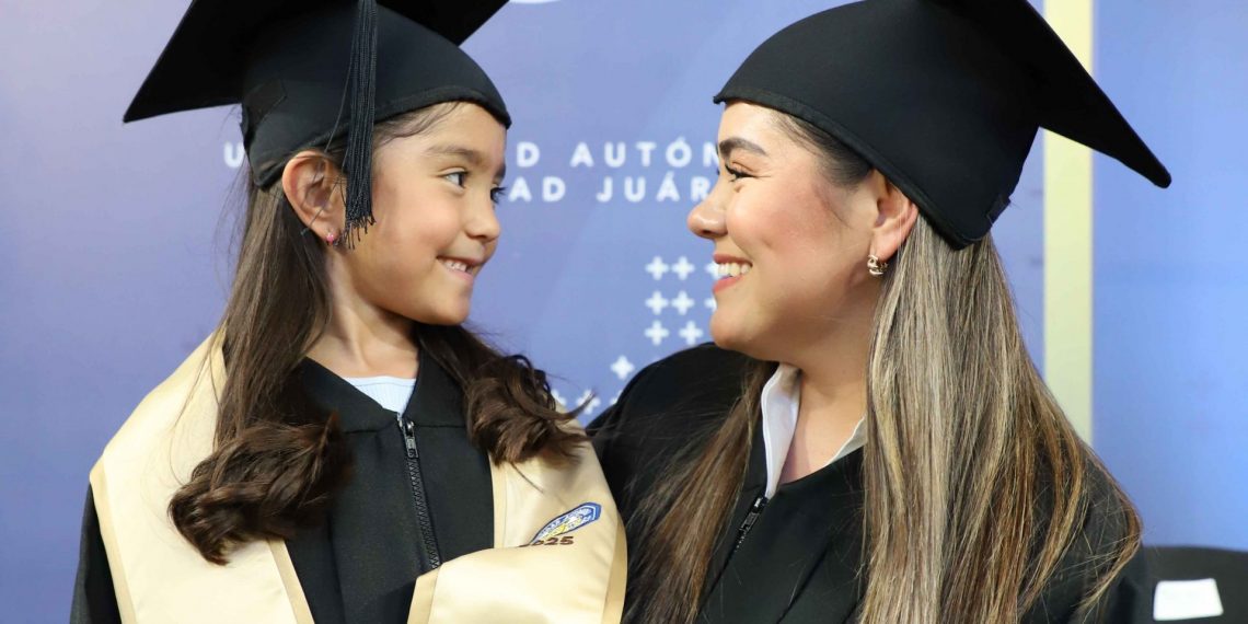 La UACJ entrega a Juárez 195 nuevos profesionales de la salud