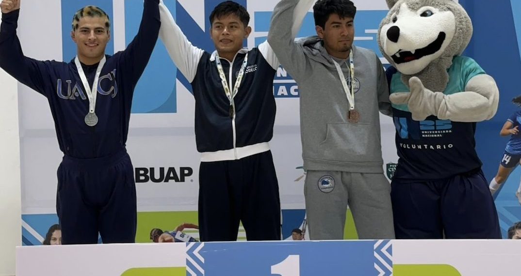 Indios luce en lucha universitaria y levantamiento de pesas